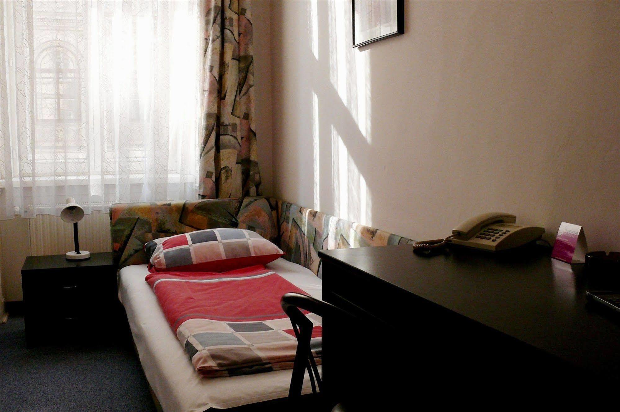 Riess City Rooms - Self Check-In Виена Екстериор снимка